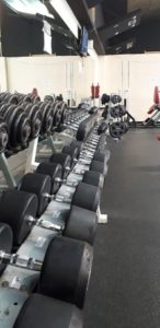 muchas Mancuernas en linea Gimnasio muy cerca de Miraval