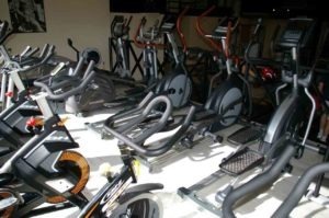 Máquinas de ejercicio cardio, elípticas, cintas. Gimnasio, estamos muy cerca de Valdeolmos