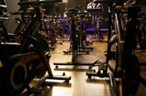 bicicletas estáticas para hacer spining suelo de madera spinning cerca de Sanse, Alcobendas, Fuente el Fresno